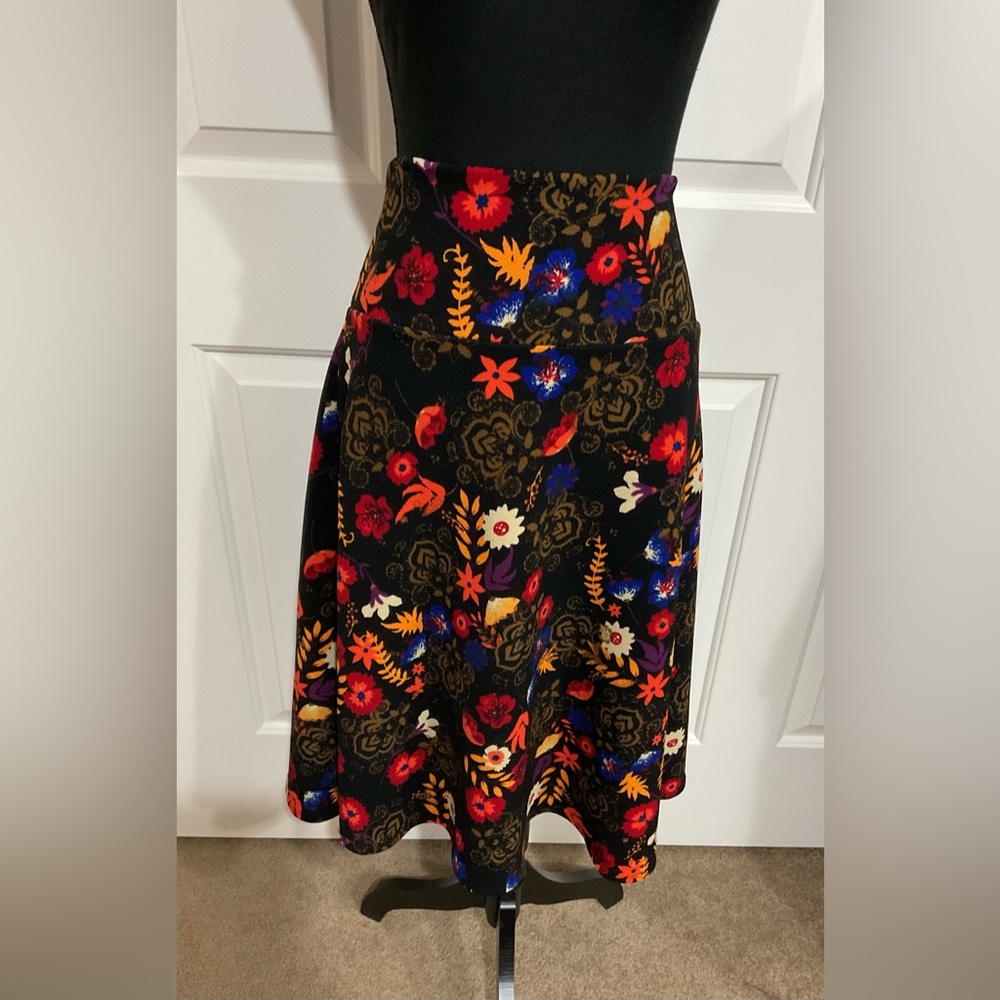 LuLaRoe XL Azure Skirt in Black, Red, and Orange Floral